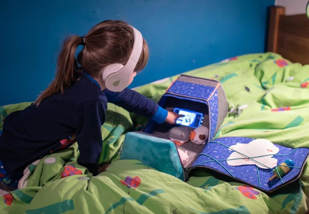 A child using the trove felt memory bag at bedtime