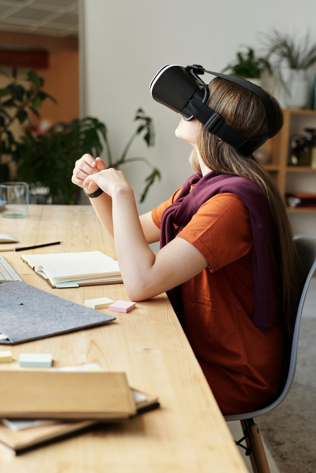An illustration of a facilitator demonstrating a VR headset to participants